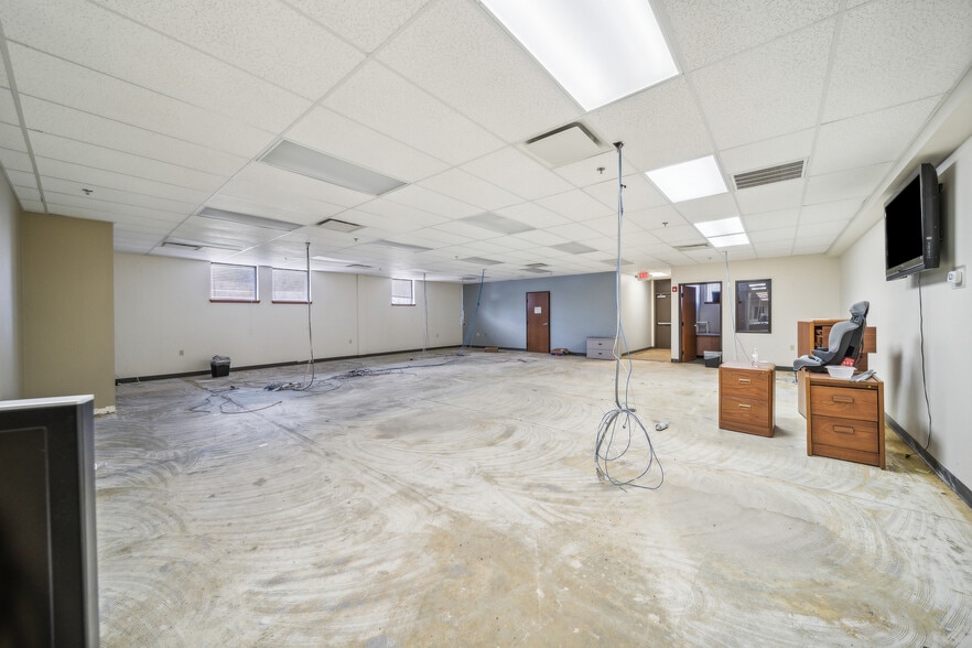 More Photos Of 2020 Holly Rd, Claremore Office For Sale