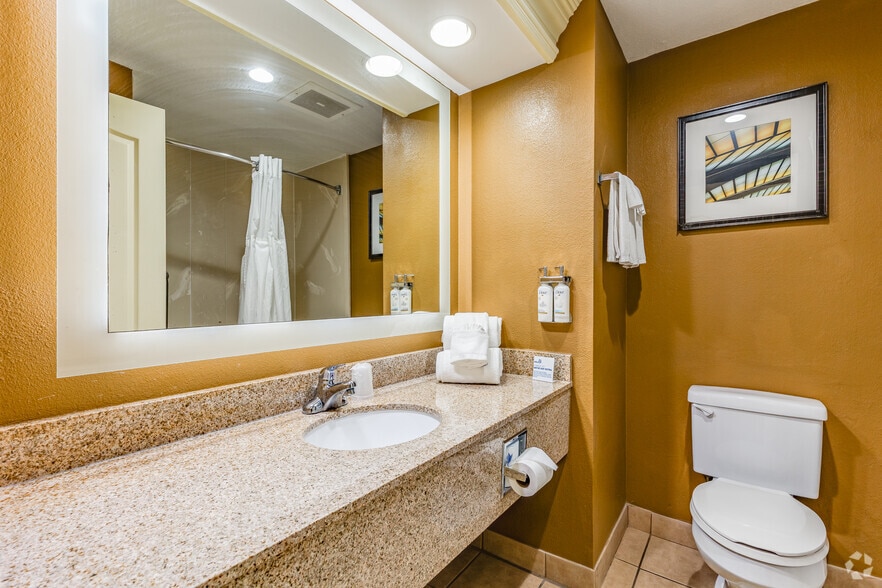 More Photos Of 1810 S Highway 27, Clermont Hotel For Sale