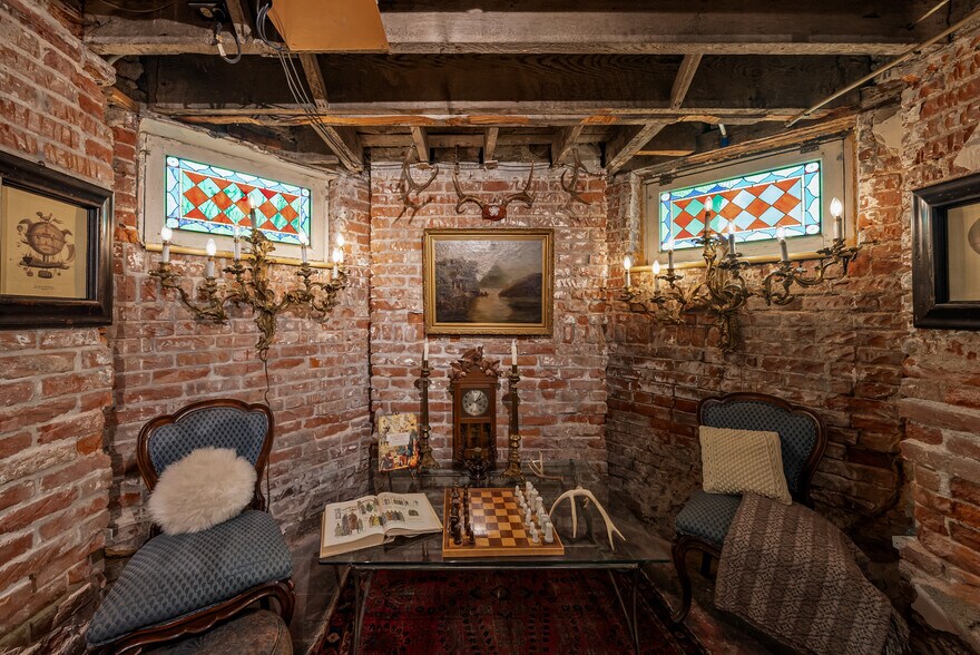 More Photos Of 809 Hall St, Saint Joseph Hospitality For Sale