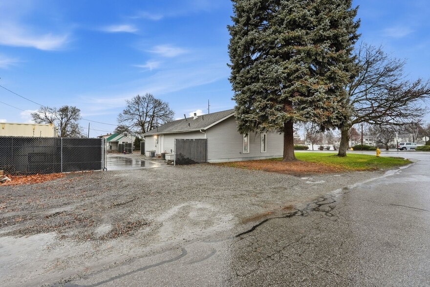 More Photos Of 1124 Pines Rd, Spokane Medical For Sale