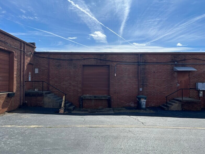 More Photos Of 12 Wendy Ct, Greensboro Unknown For Lease