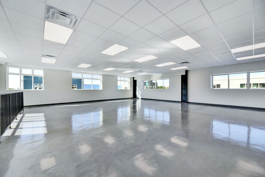 More Photos Of 11215 Conroy Ln, Austin Showroom For Lease