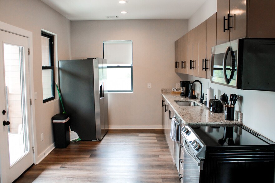 More Photos Of 1807 Logan Ave, Knoxville Multifamily For Sale