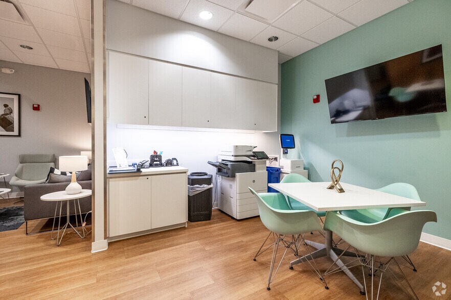 More Photos Of 5550 Wild Rose Ln, West Des Moines Coworking Space