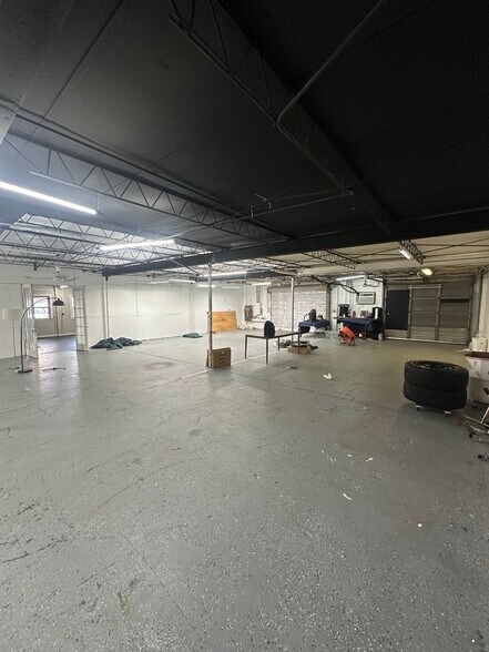 More Photos Of 2402 Coolidge Ave, Orlando Warehouse For Lease