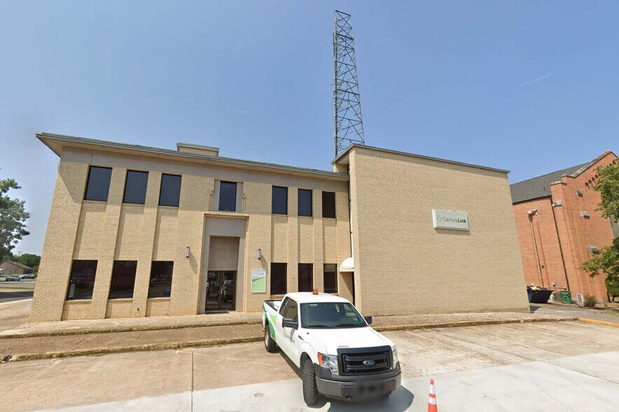 Primary Photo Of 214 S Denver Ave, Russellville Office For Sale