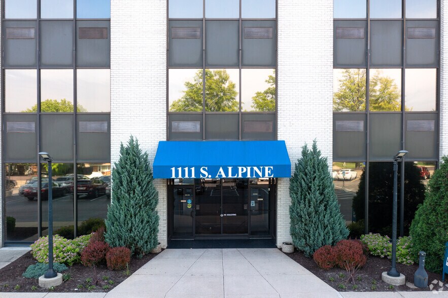 More Photos Of 1111 S Alpine Rd, Rockford Office Residential For Lease