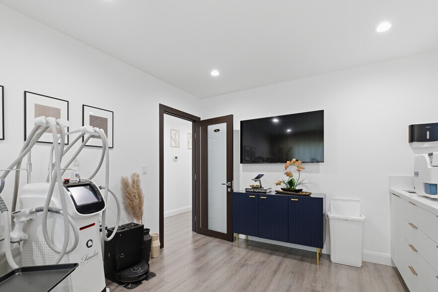 More Photos Of 2020 N Glenoaks Blvd, Burbank Medical For Sale