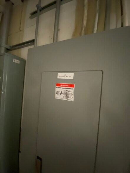 More Photos Of 1247 Brooks St, Ontario Contractor Storage Yard For Lease
