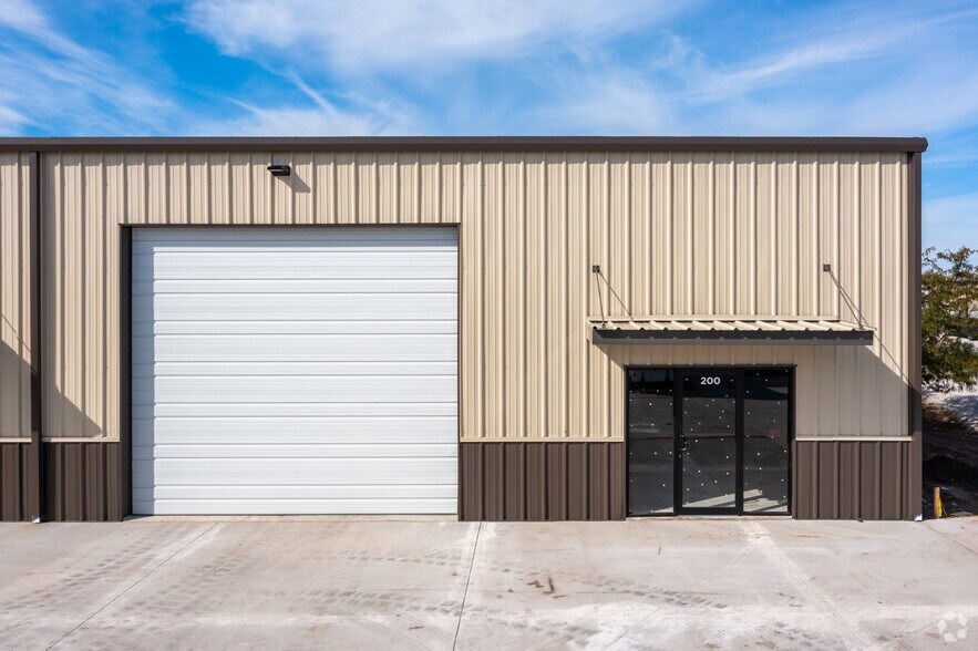 More Photos Of 2328 Seaborn Rd, Ponder Warehouse For Lease