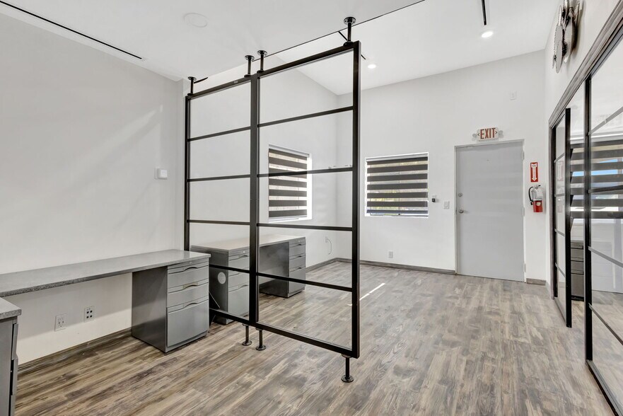 More Photos Of 228 Hibiscus St, Jupiter Light Manufacturing For Sale