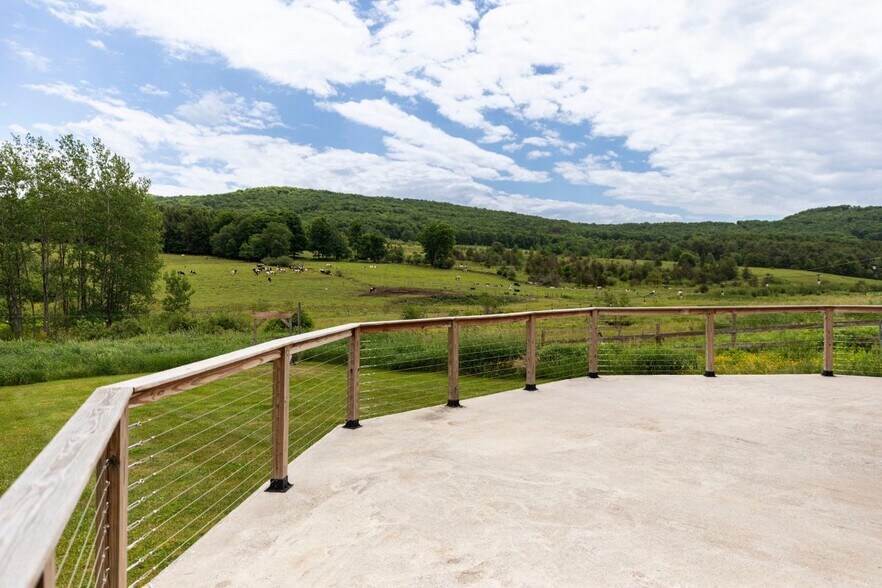 More Photos Of 538 N Harpersfield Rd, Jefferson Specialty For Sale