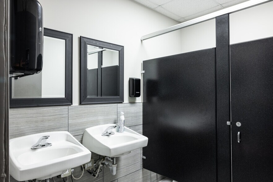 More Photos Of 6480 Best Friend Rd, Norcross Showroom For Lease