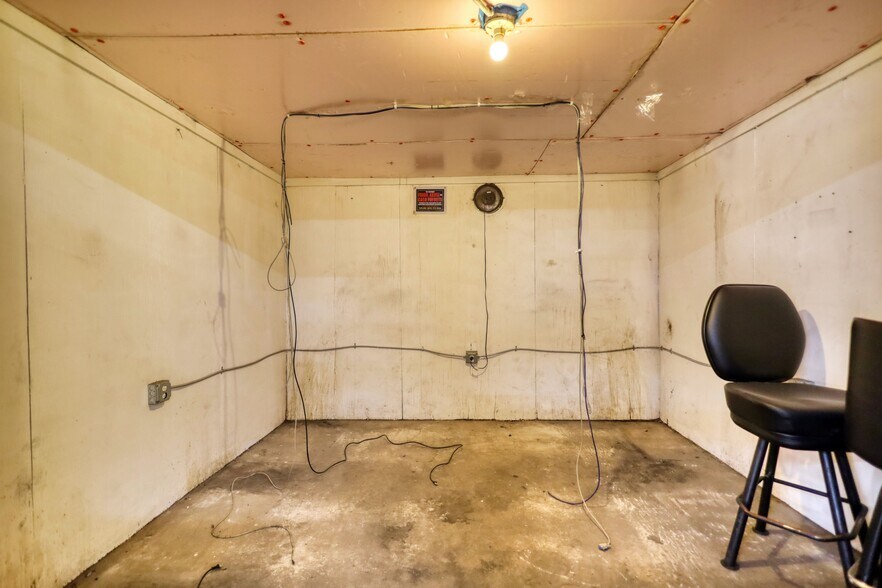 More Photos Of 247 Cannon Dr, Social Circle Restaurant For Sale