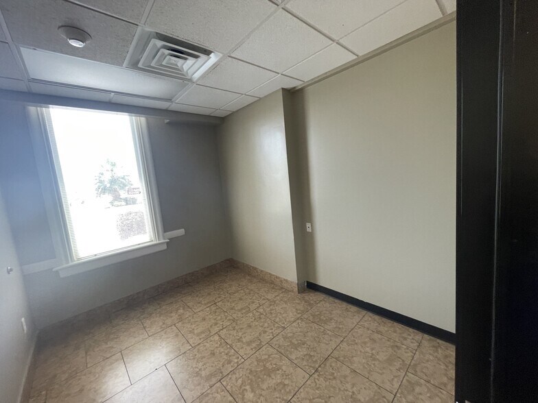 More Photos Of 10702 W Peoria Ave, Sun City Freestanding For Lease