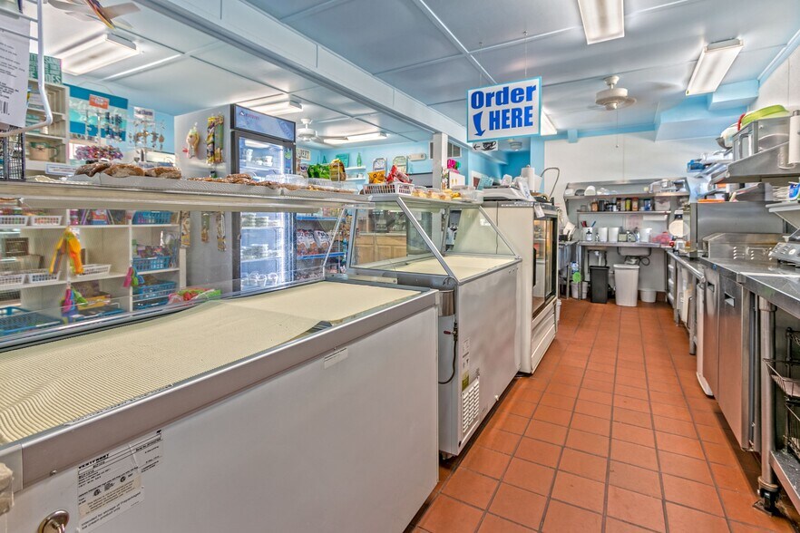 More Photos Of 35 Nehantic Dr, Niantic Storefront Retail Residential For Sale