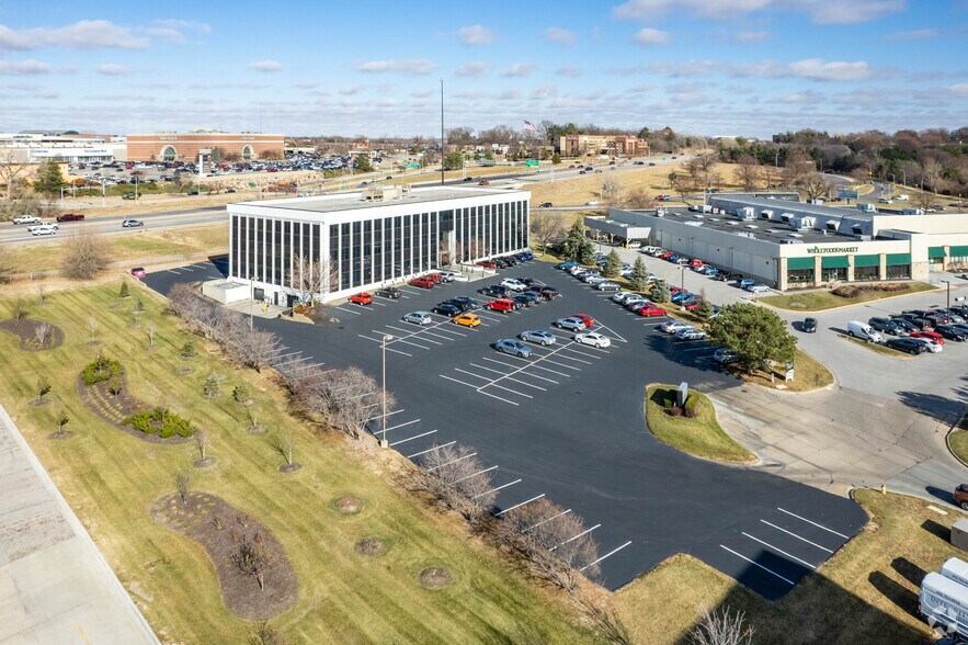 More Photos Of 10040 Regency Cir, Omaha Loft Creative Space For Lease