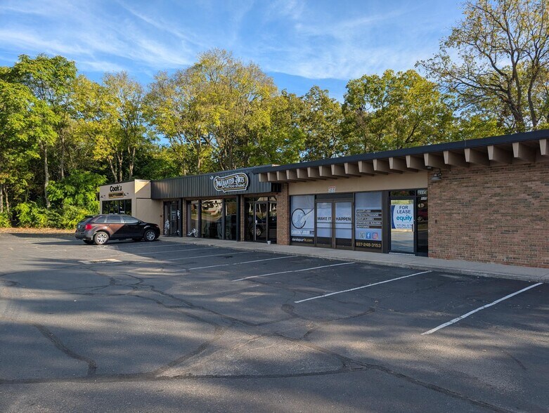 More Photos Of 440-448 S Main St, Englewood Unknown For Lease