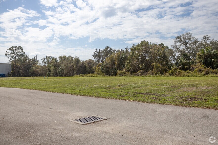 More Photos Of 1617 State Ave, Holly Hill Warehouse For Lease