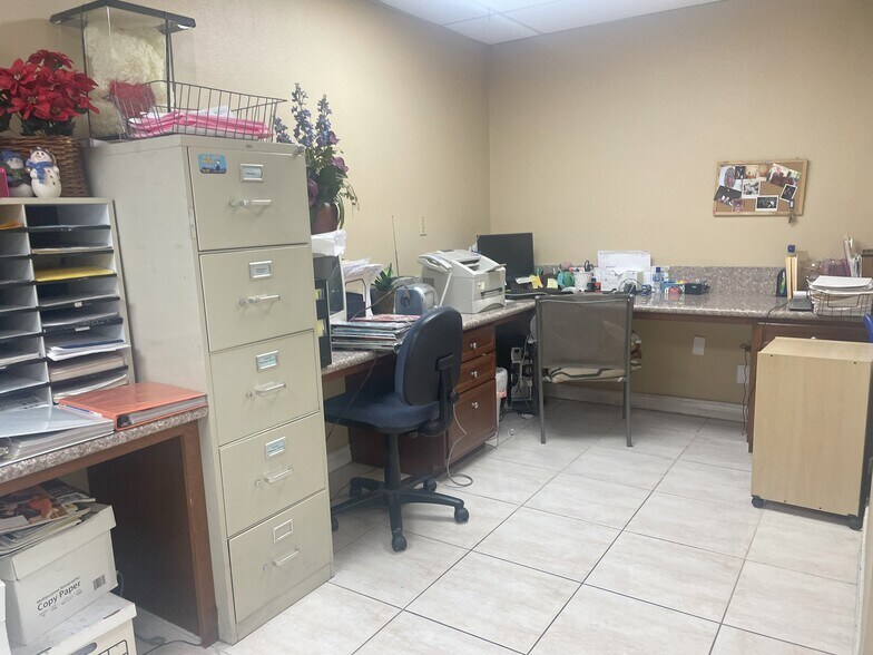 More Photos Of 11036-11046 Washington Blvd, Whittier Loft Creative Space For Lease