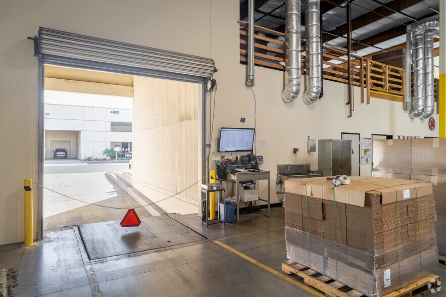 More Photos Of 4553-4557 Firestone Blvd, South Gate Warehouse For Lease