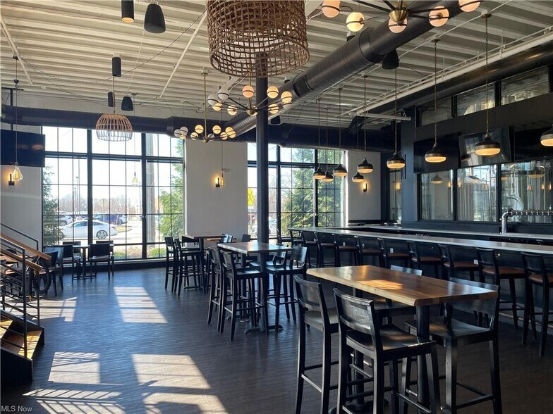 More Photos Of 3941 Erie St, Willoughby Restaurant For Lease