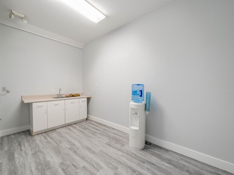 More Photos Of 12278 E Colonial Dr, Orlando Office For Lease