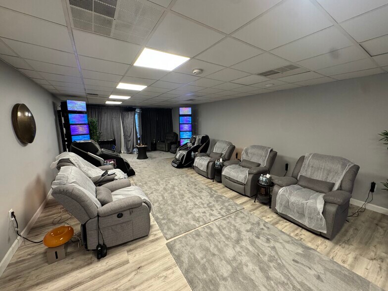 More Photos Of 6702 Bergenline Ave, West New York Storefront Retail Office For Sale