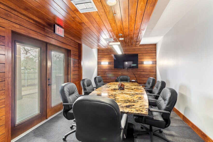 More Photos Of 3828 S College Ave, Bryan Office For Sale