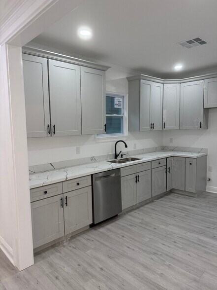 More Photos Of 1030 Burgundy St, New Orleans Apartments For Sale