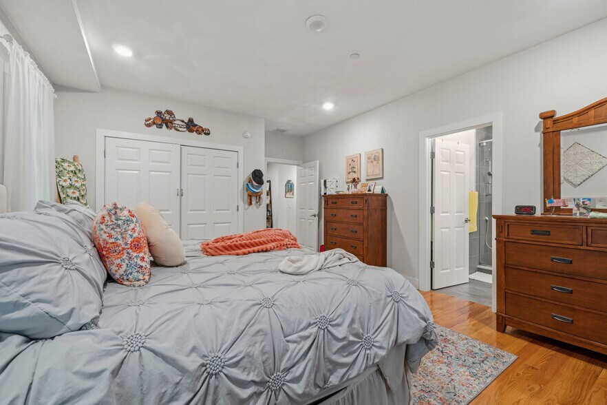 More Photos Of 812 Broad St, Milford Apartments For Sale
