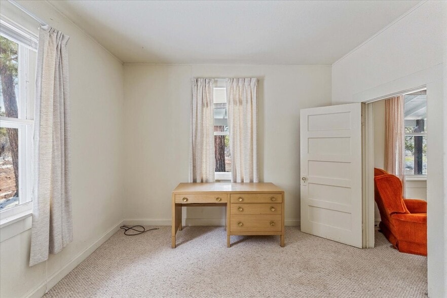 More Photos Of 17604 US-97 Hwy, Weed Apartments For Sale