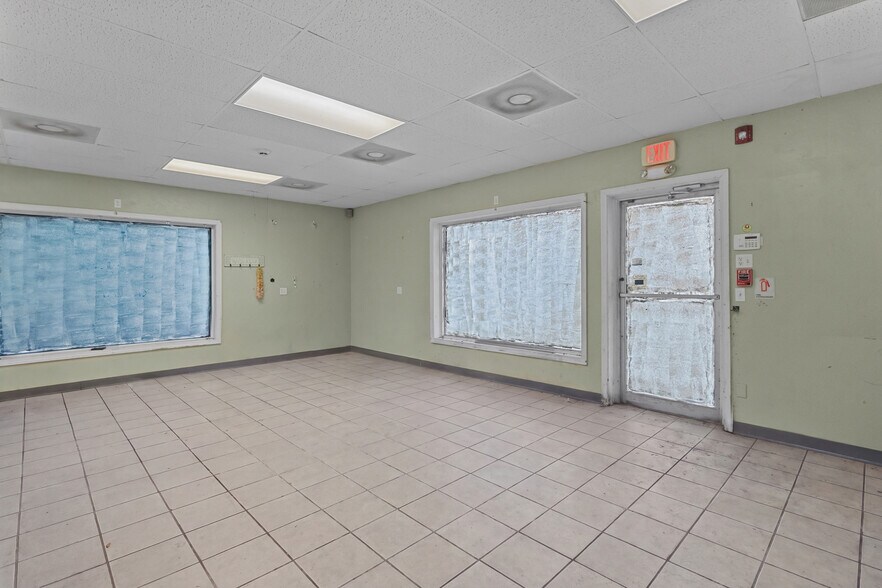 More Photos Of 184 W Main St, Dudley Freestanding For Sale