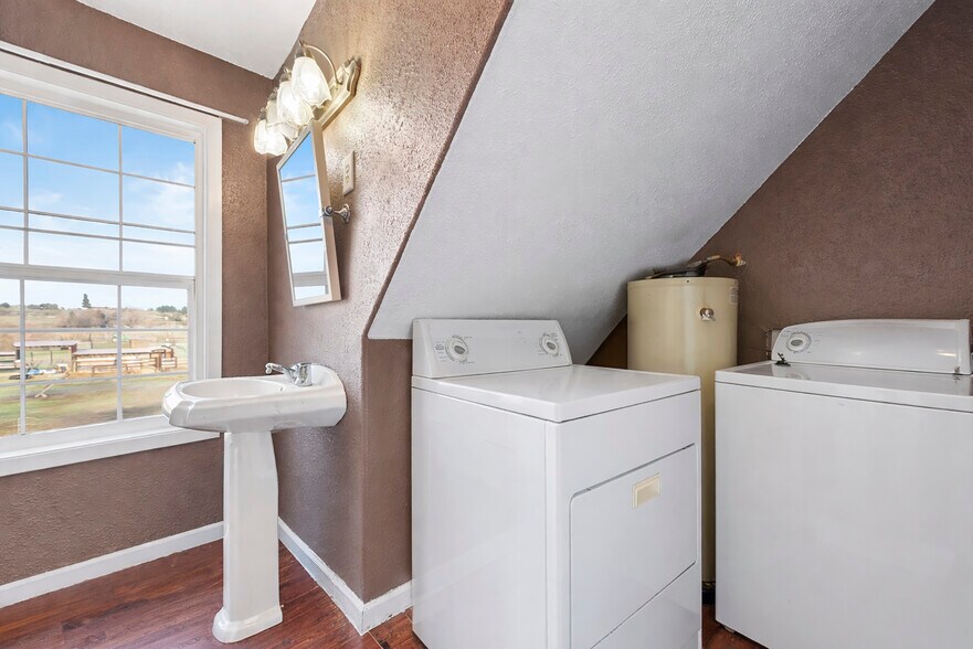 More Photos Of 10 W Sprague St, Echo Flex For Sale