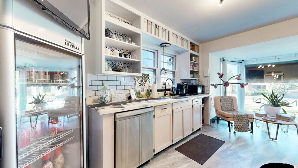 More Photos Of 143 Chenoweth Ln, Louisville Freestanding For Lease