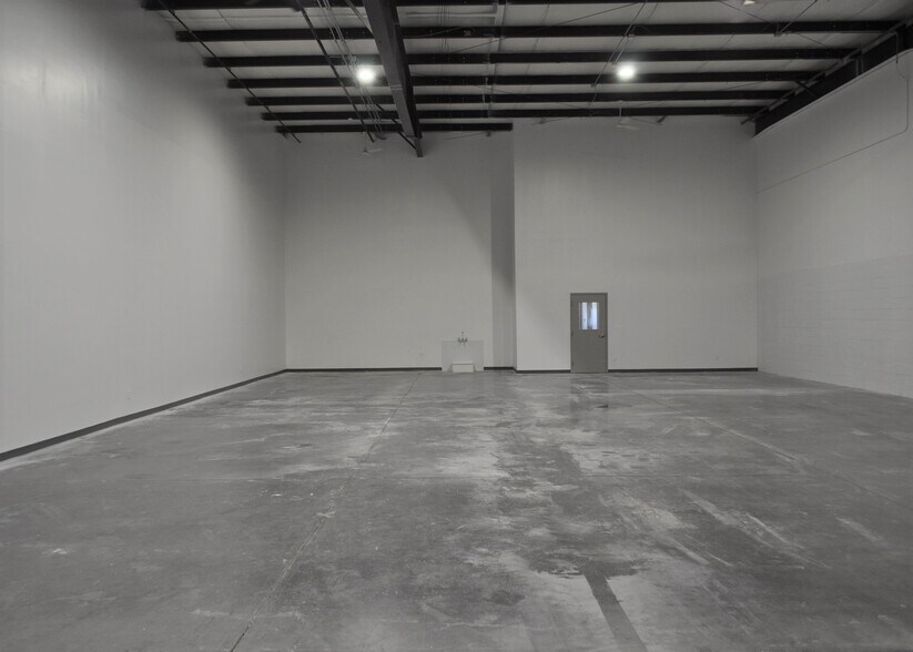 More Photos Of 9150 Harrison Park Ct, Indianapolis Light Distribution For Lease