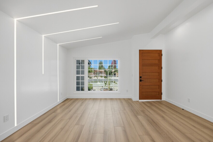 More Photos Of 22928 Leadwell St, West Hills Apartments For Sale