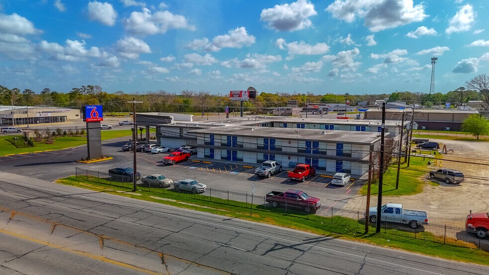 More Photos Of 110 E Highway 6, Alvin Hotel For Sale