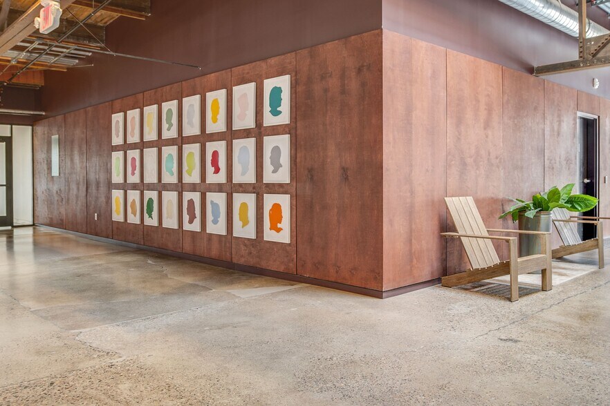 More Photos Of 1325 Quincy St NE, Minneapolis Loft Creative Space For Lease