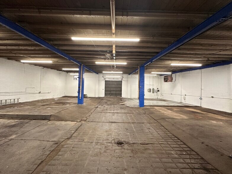 More Photos Of 3014 Penn Ave, Pittsburgh Auto Repair For Lease