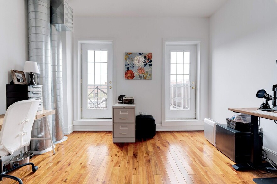 More Photos Of 205 King St E, Hamilton Storefront Retail Residential For Sale