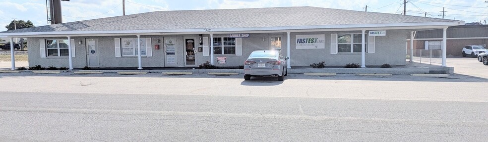 More Photos Of 1421 Commercial Park Dr, Lakeland Storefront Retail Office For Lease