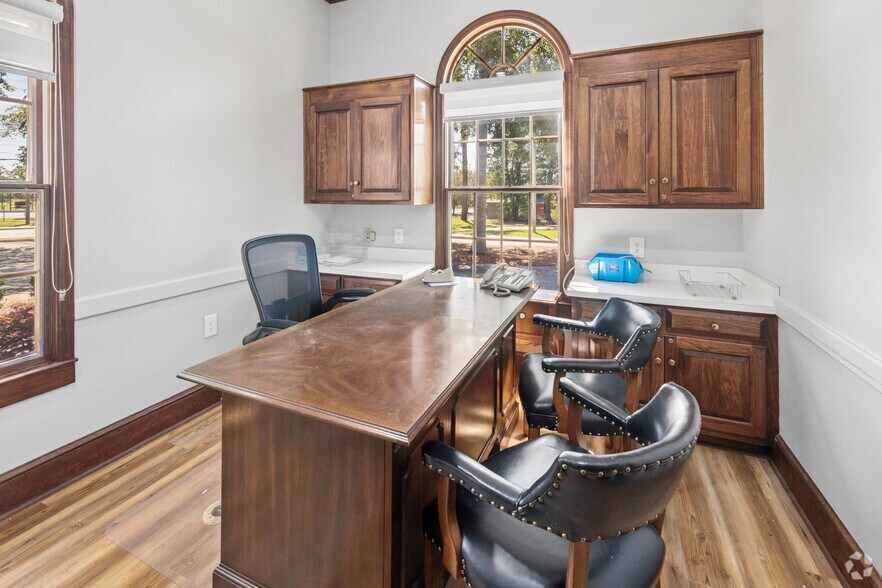 More Photos Of 2718 N Oak St, Valdosta Medical For Sale