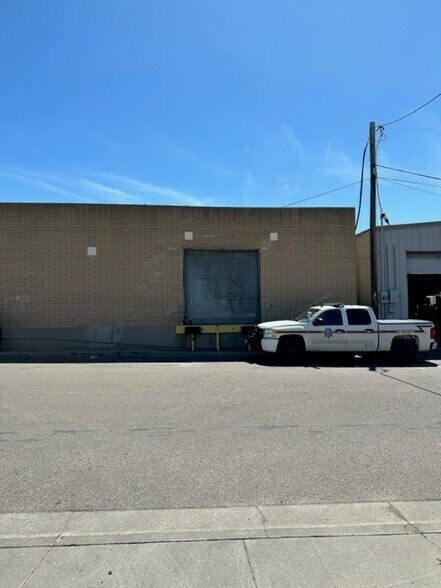 More Photos Of 298 N Pine St, Globe Light Distribution For Sale