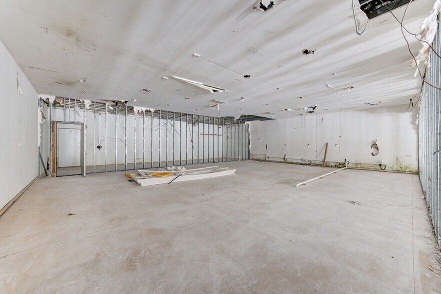 More Photos Of 3875 E Waterloo Rd, Edmond Warehouse For Lease