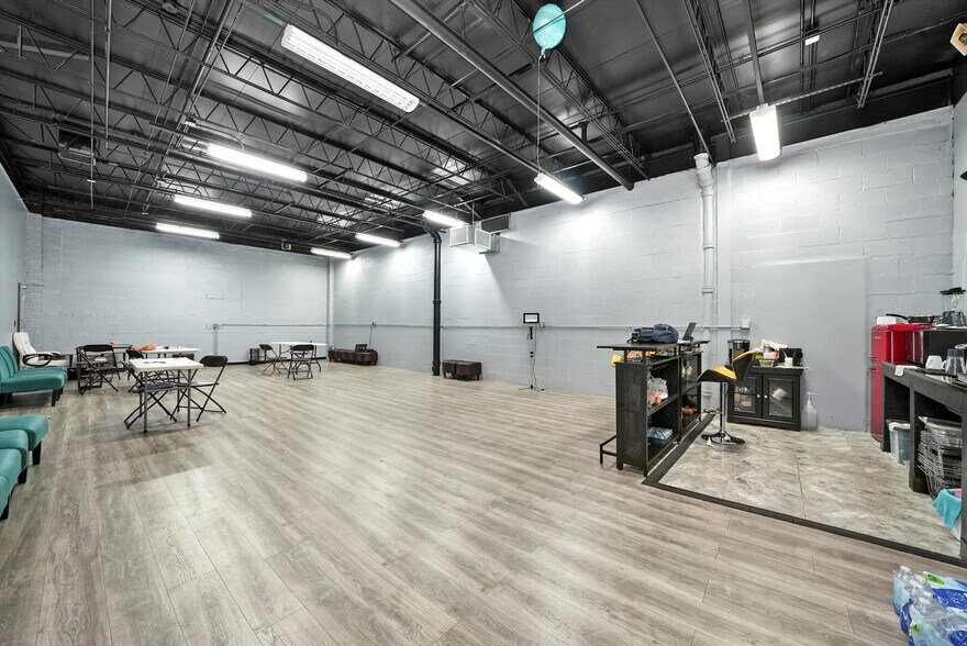 More Photos Of 4025-4039 S Western Blvd, Chicago Warehouse For Lease