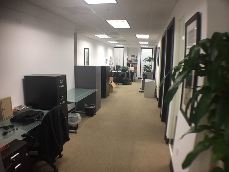 More Photos Of 1110 Brickell Ave, Miami Office For Lease