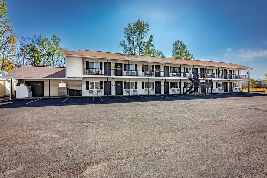 More Photos Of 8546 Edgemont Rd, Greers Ferry Hotel For Sale