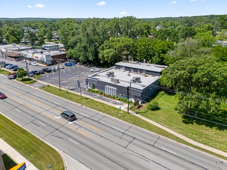 More Photos Of 10140 S Roberts Rd, Palos Hills Bar For Sale