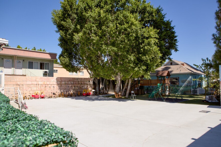 More Photos Of 12131 Burbank Blvd, Valley Village Daycare Center For Lease